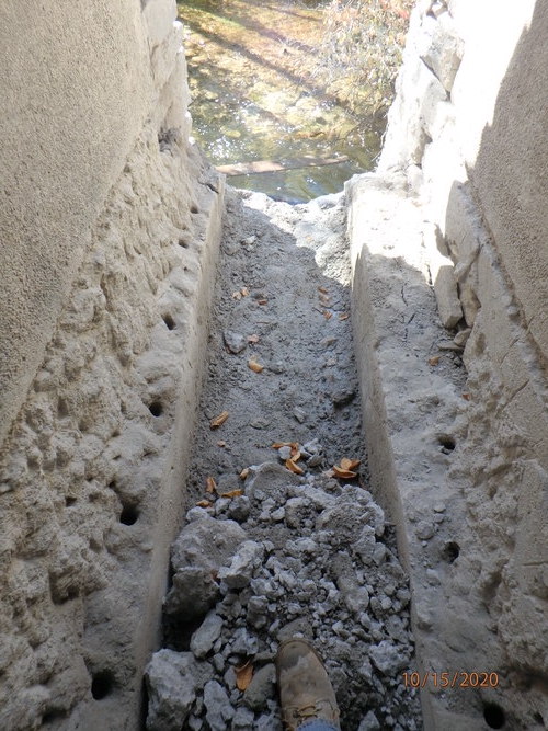 Smoothing outlet channel